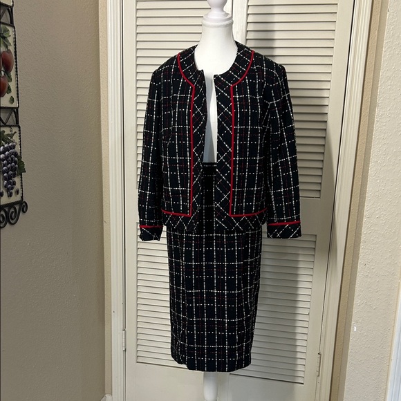 Elegant Black and Red Women's Suit Set - Picture 1 of 4